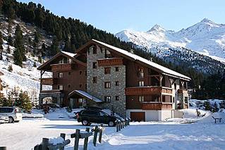 Exterior of self catered rental apartment A10 Les Alpages, Mottaret towards the Vanoise National Par