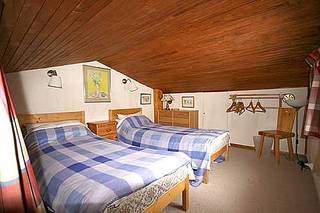 Twin beds on mezzanine of self catered rental apartment Erines 31, Meribel Mottaret