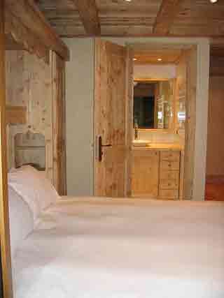Master bedroom of self catered rental apartment Saulire 1, Meribel 1600