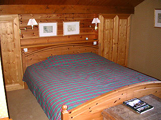 Master bedroom of self catered rental accommodation Chalet Tarine, Meriibel Valley